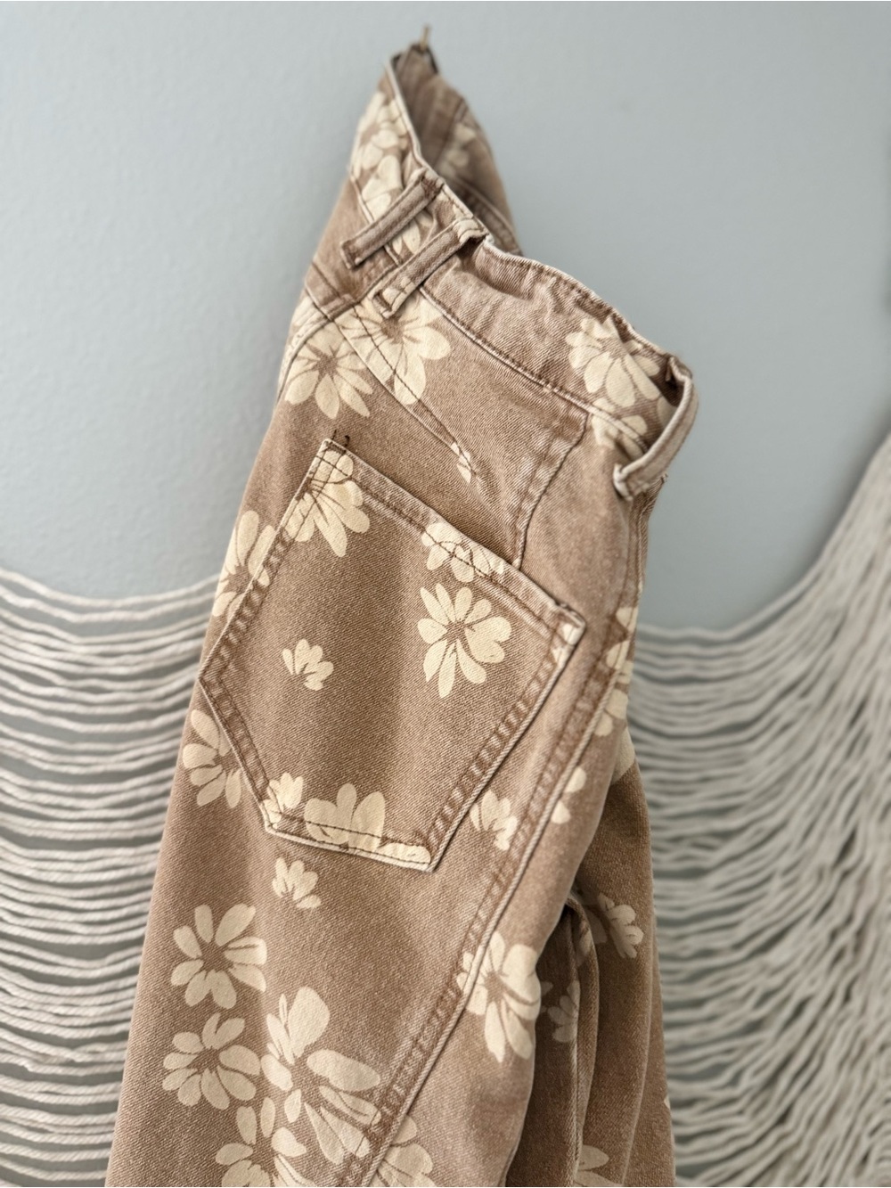 High-Rise Beige Floral Ankle Jeans - Picture 5 of 7